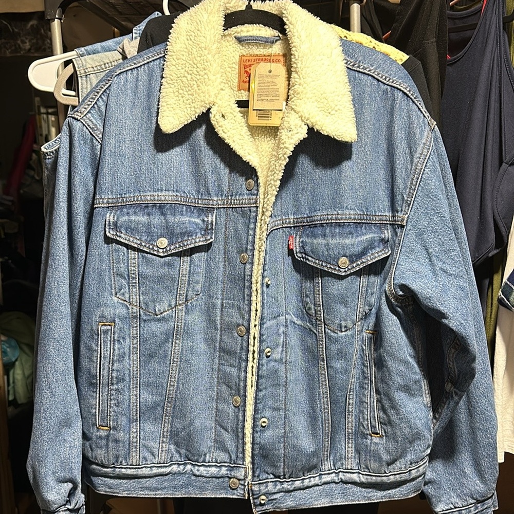 Levi's -  Women's Faux Shearling 90's Trucker Jacket  Inner Adventure